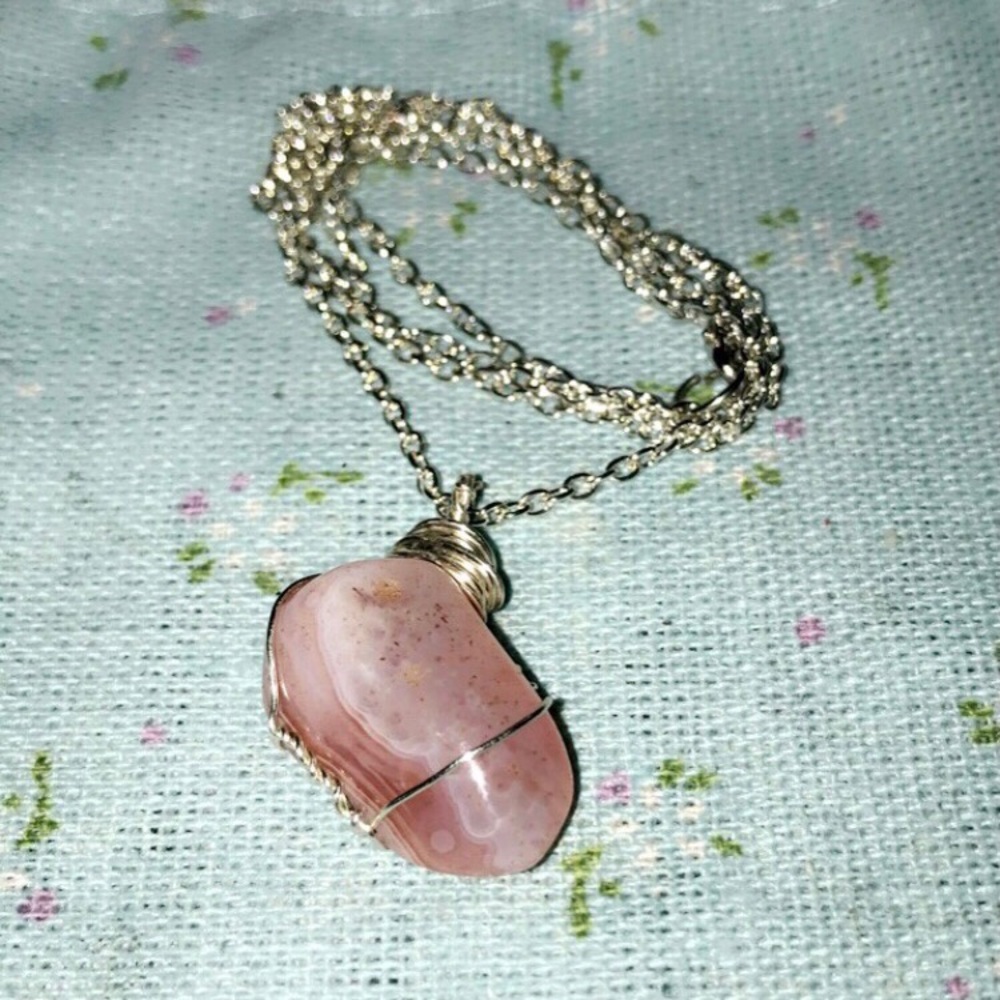 Apricot agate pendant